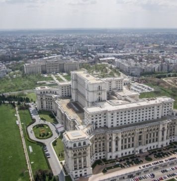 casa-poporului guida romania online palazzo del parlamento
