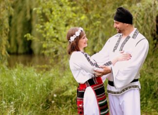 ROMANIA TRADIZIONI COSTUME FESTA