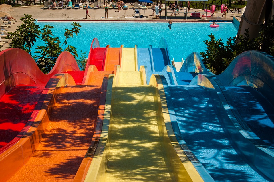 Parchi divertimento, i parchi acquatici sono decisamente i più divertenti e apprezzati in estate.